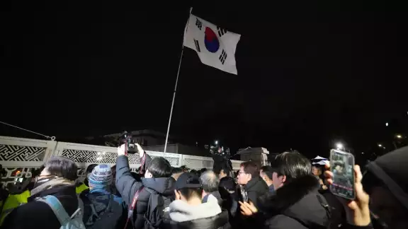 La medida del presidente Yoon Suk-yeol fue la primera declaración de ley marcial desde la democratización del país en 1987 La medida del presidente Yoon Suk-yeol fue la primera declaración de ley marcial desde la democratización del país en 1987