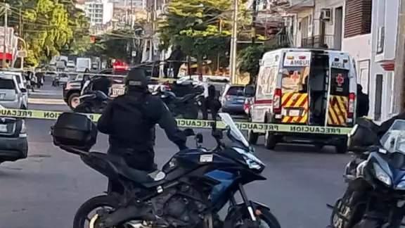 Ante este violento suceso, la Cruz Roja optó por interrumpir temporalmente sus operaciones