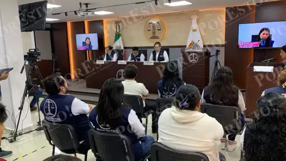 El Tribunal Electoral del Estado de Campeche (TEEC) resolvió como fundada pero inoperante la queja del PAN contra la participación de César Martín Ehuán y Yolanda Valladares Valle. El Tribunal Electoral del Estado de Campeche (TEEC) resolvió como fundada pero inoperante la queja del PAN contra la participación de César Martín Ehuán y Yolanda Valladares Valle.