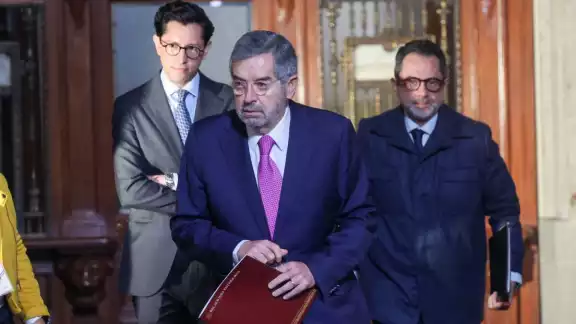 Juan Ramón de la Fuente, secretario de Relaciones Exteriores (Centro)