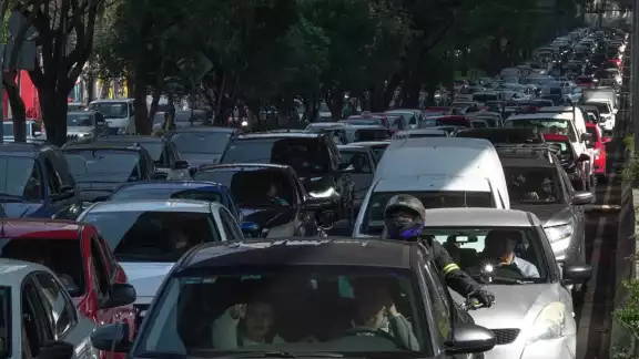 El programa Hoy No Circula es una medida ambiental que restringe la circulación vehicular en días específicos El programa Hoy No Circula es una medida ambiental que restringe la circulación vehicular en días específicos