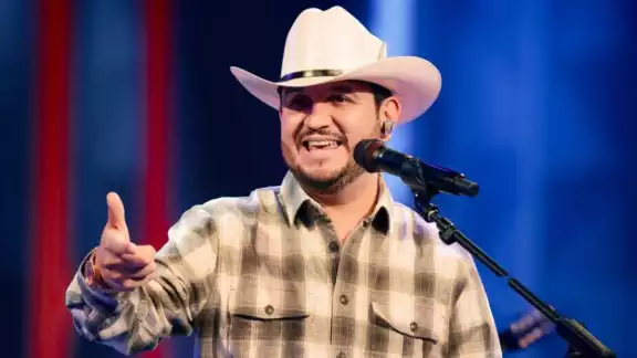 Edén Muñoz podría enfrentar una multa millonaria por cantar canción que grabó con Calibre 50