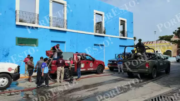 Bomberos controlan incendio en vivienda del Centro de Carmen; hallan a cuatro menores en riesgo Bomberos controlan incendio en vivienda del Centro de Carmen; hallan a cuatro menores en riesgo