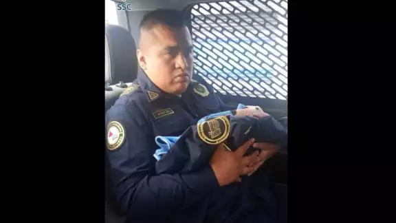 De acuerdo con el parte médico, el bebé abandonado en los baños del metro Iztapalapa se mantiene en pronóstico reservado y continúa bajo estricta vigilancia médica De acuerdo con el parte médico, el bebé abandonado en los baños del metro Iztapalapa se mantiene en pronóstico reservado y continúa bajo estricta vigilancia médica
