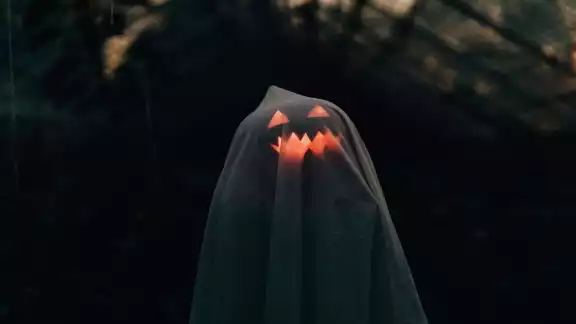 Captan en cámara de seguridad a un hombre que aparece y desaparece Captan en cámara de seguridad a un hombre que aparece y desaparece