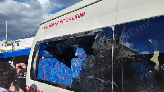 Dos lesionados tras fuerte choque entre mototaxi y taxi en Calkiní