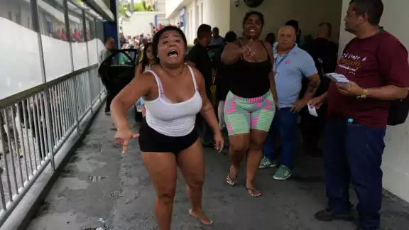 El operativo, considerado el más grande y letal en la historia de Río, fue desplegado desde la madrugada en los complejos de Penha y Alemão El operativo, considerado el más grande y letal en la historia de Río, fue desplegado desde la madrugada en los complejos de Penha y Alemão