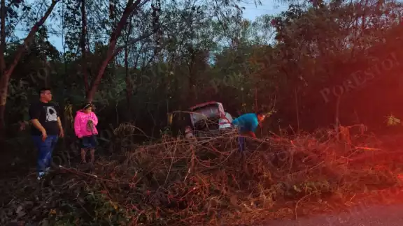 Un hombre perdió la vida tras un accidente fatal en la carretera Escárcega–Champotón, a la altura de El Cerrito.
