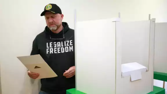A un día de la elección presidencial en Estados Unidos, 75 millones de estadounidenses ya votaron