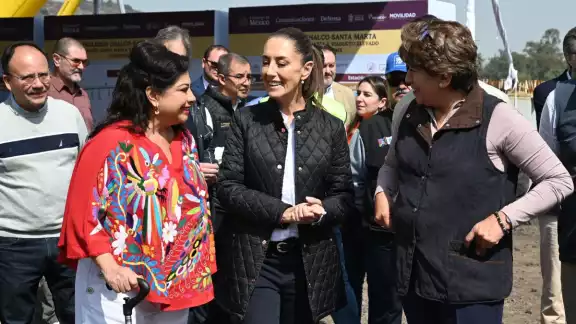 La presidenta Claudia Sheinbaum, junto a la gobernadora Delfina Gómez y la jefa de Gobierno Clara Brugada La presidenta Claudia Sheinbaum, junto a la gobernadora Delfina Gómez y la jefa de Gobierno Clara Brugada