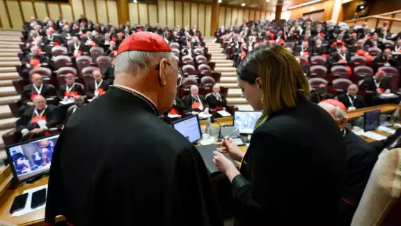 El Anillo del Pescador del Papa Francisco fue inutilizado trazando una cruz sobre su superficie