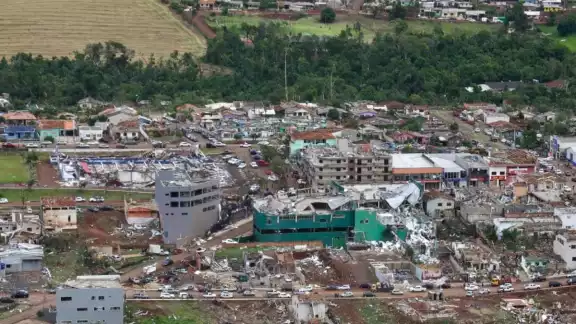 En São Paulo, la gobernación emitió mensajes preventivos a varios municipios ante la posibilidad de impactos durante el fin de semana