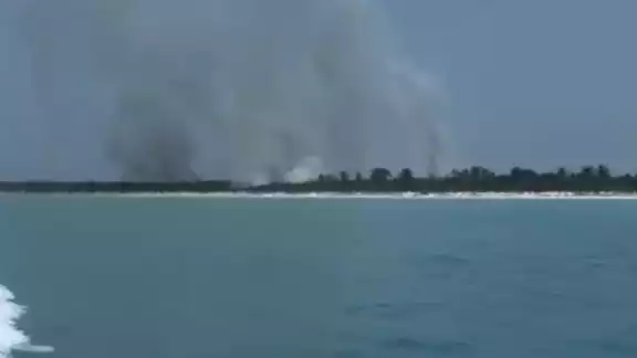 Incendio en la Ensenada Isla grande de Holbox Incendio en la Ensenada Isla grande de Holbox