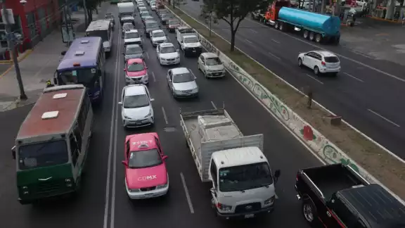 El programa Hoy No Circula es una medida ambiental que busca disminuir los niveles de contaminación vehicular El programa Hoy No Circula es una medida ambiental que busca disminuir los niveles de contaminación vehicular