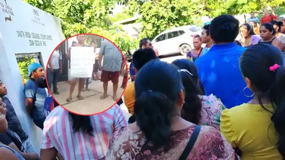 Padres bloquean escuela en Felipe Carrillo Puerto; exigen transparencia en cuotas escolares Padres bloquean escuela en Felipe Carrillo Puerto; exigen transparencia en cuotas escolares