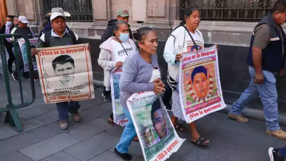 La presidenta Claudia Sheinbaum recibió en Palacio Nacional a los padres de estudiantes desaparecidos de Ayotzinapa La presidenta Claudia Sheinbaum recibió en Palacio Nacional a los padres de estudiantes desaparecidos de Ayotzinapa
