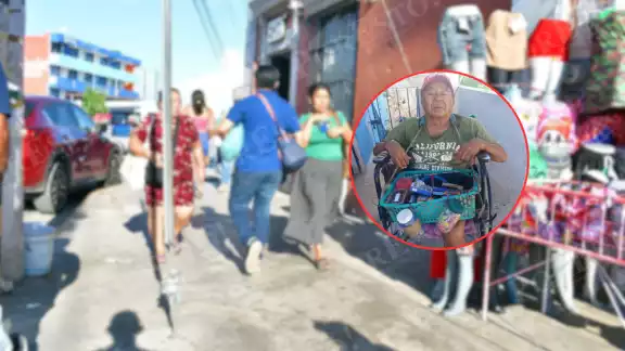 Manuel Ángel Cuevas Che, vendedor con discapacidad, denunció que una mujer le roba sus productos y dinero en el área del mercado de San Pedro.