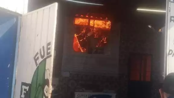 El Heroico Cuerpo de Bomberos de la Ciudad de México acudió de inmediato al lugar y logró rescatar a 11 personas El Heroico Cuerpo de Bomberos de la Ciudad de México acudió de inmediato al lugar y logró rescatar a 11 personas