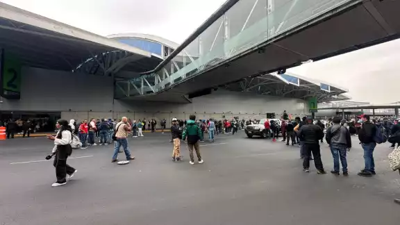 El servicio de transporte público también se ha visto afectado, con el cierre temporal de la estación Boulevard Puerto Aéreo de la Línea 1 del Metro El servicio de transporte público también se ha visto afectado, con el cierre temporal de la estación Boulevard Puerto Aéreo de la Línea 1 del Metro
