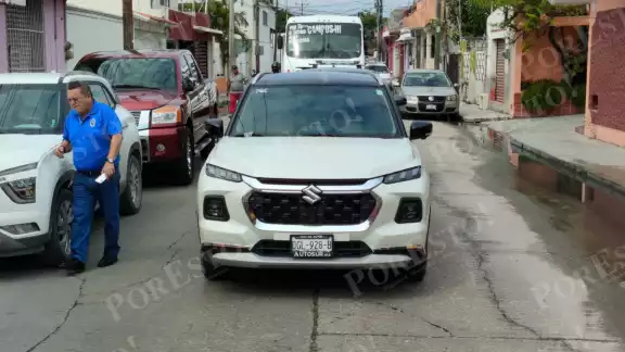 Un choque por alcance ocurrió la tarde de este jueves en la colonia Tecolutla, en Ciudad del Carmen.