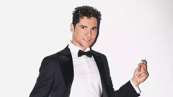 David Bisbal vuelve para ponerle voz y emoción a las fiestas con “Navidad sin ti”
