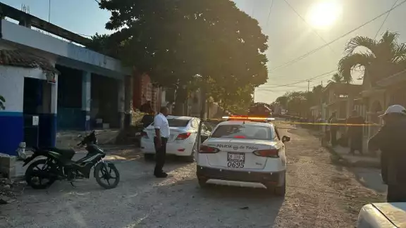 Agentes policiacos acordonaron el área en Campeche Agentes policiacos acordonaron el área en Campeche