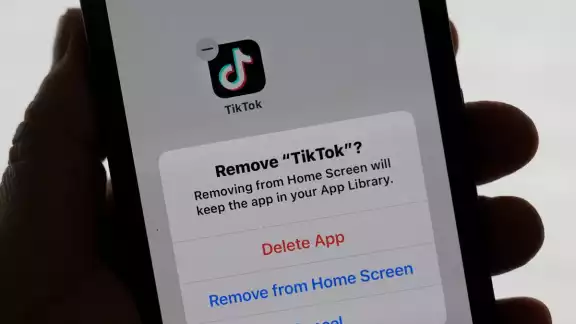 TikTok ya había informado que seguiría adelante con sus planes de suspender operaciones en EE.UU. el 19 de enero TikTok ya había informado que seguiría adelante con sus planes de suspender operaciones en EE.UU. el 19 de enero