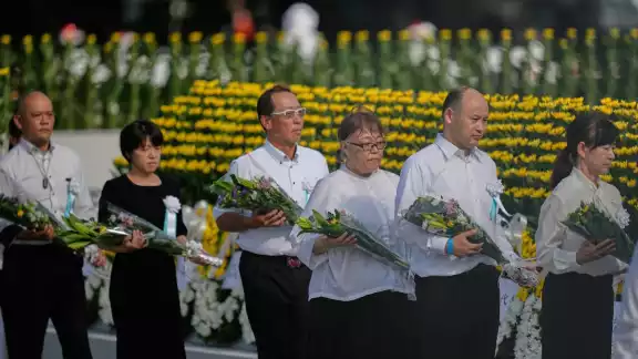 La ceremonia se celebró a las 8:15 h local, hora exacta en la que la bomba ‘Little Boy’ fue lanzada en 1945