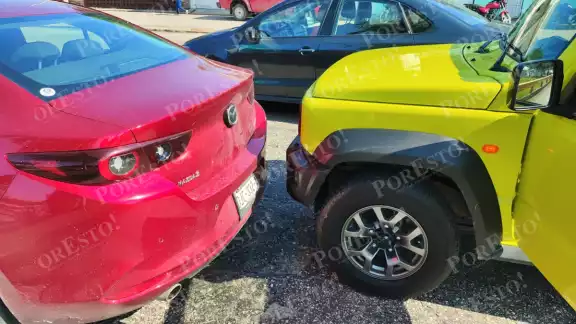 Embotellamiento en Isla de Tris tras choque entre camioneta y automóvi