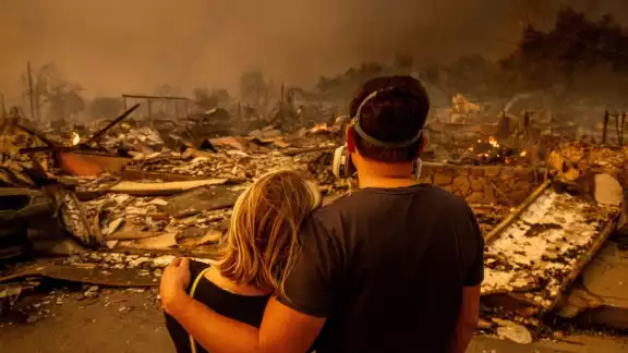 Ante la magnitud del desastre, las autoridades han emitido órdenes de evacuación para cerca de 70 mil personas Ante la magnitud del desastre, las autoridades han emitido órdenes de evacuación para cerca de 70 mil personas