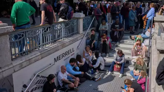 El apagón afectó no solo a España, sino también a Portugal y zonas del sur de Francia, interrumpiendo actividades cotidianas El apagón afectó no solo a España, sino también a Portugal y zonas del sur de Francia, interrumpiendo actividades cotidianas
