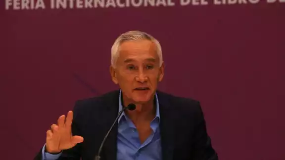 En su despedida de Univisión, Jorge Ramos calificó su decisión como “un momento difícil, pero necesario” En su despedida de Univisión, Jorge Ramos calificó su decisión como “un momento difícil, pero necesario”