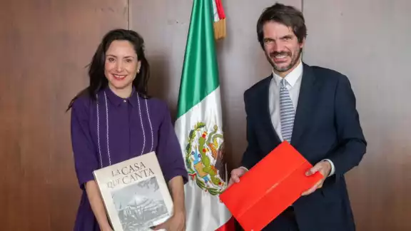 Claudia Curiel de Icaza, secretaria de Cultura de México y Ernest Urtasun, ministro de Cultura de España Claudia Curiel de Icaza, secretaria de Cultura de México y Ernest Urtasun, ministro de Cultura de España