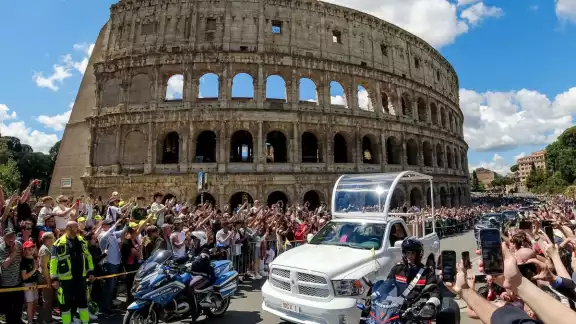 A partir de este domingo, la tumba del papa Francisco estará abierta al público para la veneración de los fieles A partir de este domingo, la tumba del papa Francisco estará abierta al público para la veneración de los fieles