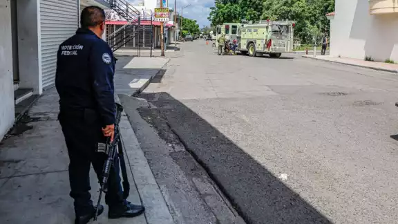 Durante el enfrentamiento, los agentes estatales aseguraron un domicilio que presuntamente funcionaba como casa de seguridad de un grupo criminal