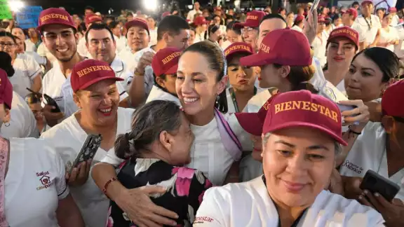 La presidenta Claudia Sheinbaum ha subrayado la importancia de garantizar el acceso universal a la salud La presidenta Claudia Sheinbaum ha subrayado la importancia de garantizar el acceso universal a la salud