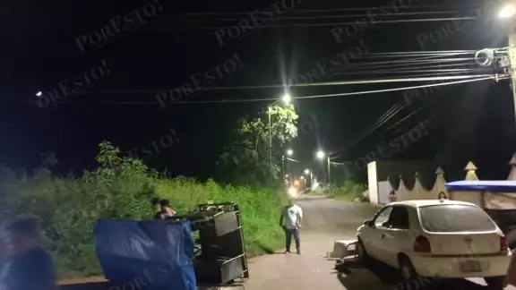 Mototaxi y Chevy se impactan en Calkiní; vecinos denuncian exceso de tráfico Mototaxi y Chevy se impactan en Calkiní; vecinos denuncian exceso de tráfico