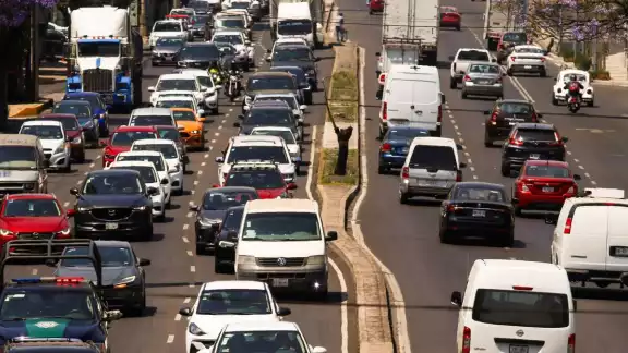 El programa Hoy No Circula es una medida ambiental que restringe la circulación vehicular en días específicos El programa Hoy No Circula es una medida ambiental que restringe la circulación vehicular en días específicos