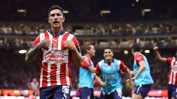 Pocho Guzmán festeja tras anotarle a Toluca Pocho Guzmán festeja tras anotarle a Toluca