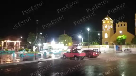 Vecinos de Emiliano Zapata exigen a CFE renovar cables eléctricos Vecinos de Emiliano Zapata exigen a CFE renovar cables eléctricos