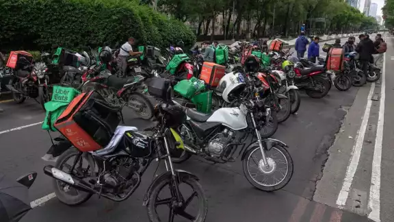 Plataformas como Didi Moto o Uber que ofrecen este servicio no cuentan con permiso alguno. 