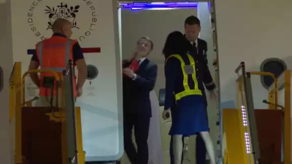 Inicialmente, el Palacio del Elíseo intentó restar veracidad a las imágenes, insinuando manipulación digital Inicialmente, el Palacio del Elíseo intentó restar veracidad a las imágenes, insinuando manipulación digital