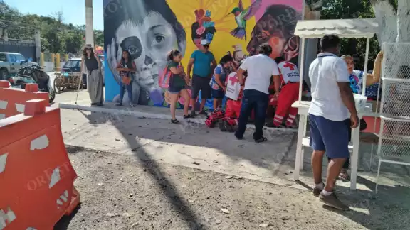 Colapsa cruz en panteón municipal de Calkiní; Cruz Roja atiende a menor