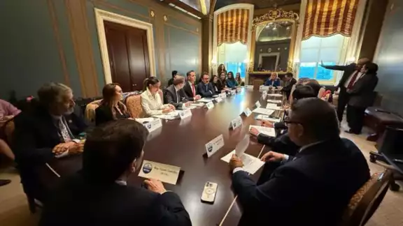El Caucus Hispano, compuesto por 30 legisladores demócratas de origen latino, escuchó las posturas del grupo mexicano