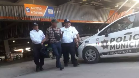 Un hombre fue asegurado por Seguridad Privada de una tienda departamental tras intentar robar varios productos