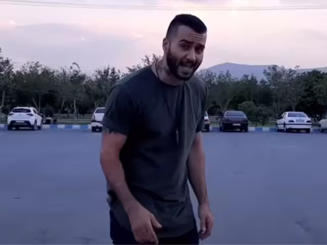 El rapero y activista iraní Toomaj Salehi salió de prisión tras haber sido acusado de de "propaganda contra el sistema político"