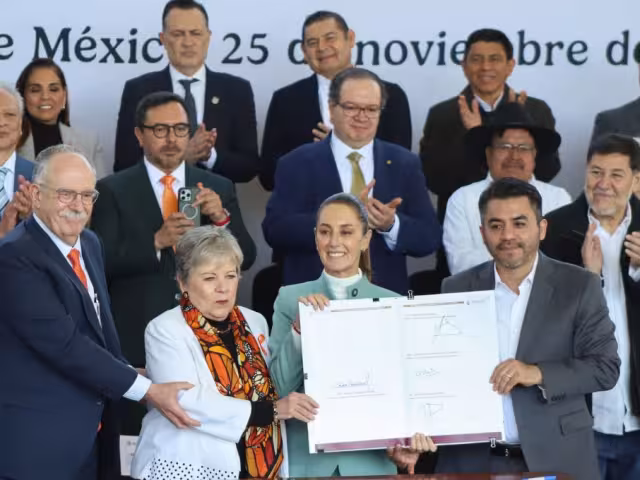 La presidenta Claudia Shienbaum ecabezó la firma del Acuerdo Nacional por el Derecho Humano al Agua y la Sustentabilidad