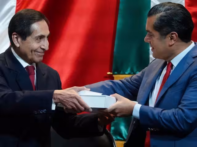 El secretario de Hacienda, Rogelio Ramírez de la O entregó en la Cámara de Diputados el Paquete Económiuco 2025