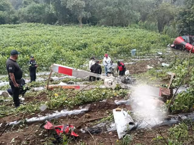Reportan caída de helicóptero particular en Edomex; dos personas pierden la vida, autoridades investigan
