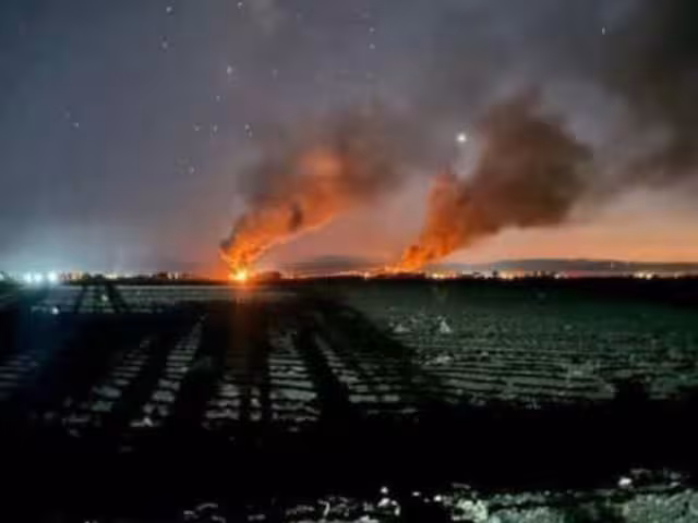 La explosión de un vehículo se reportó en zona de La Limita de Itaje, al oriente de Culiacán